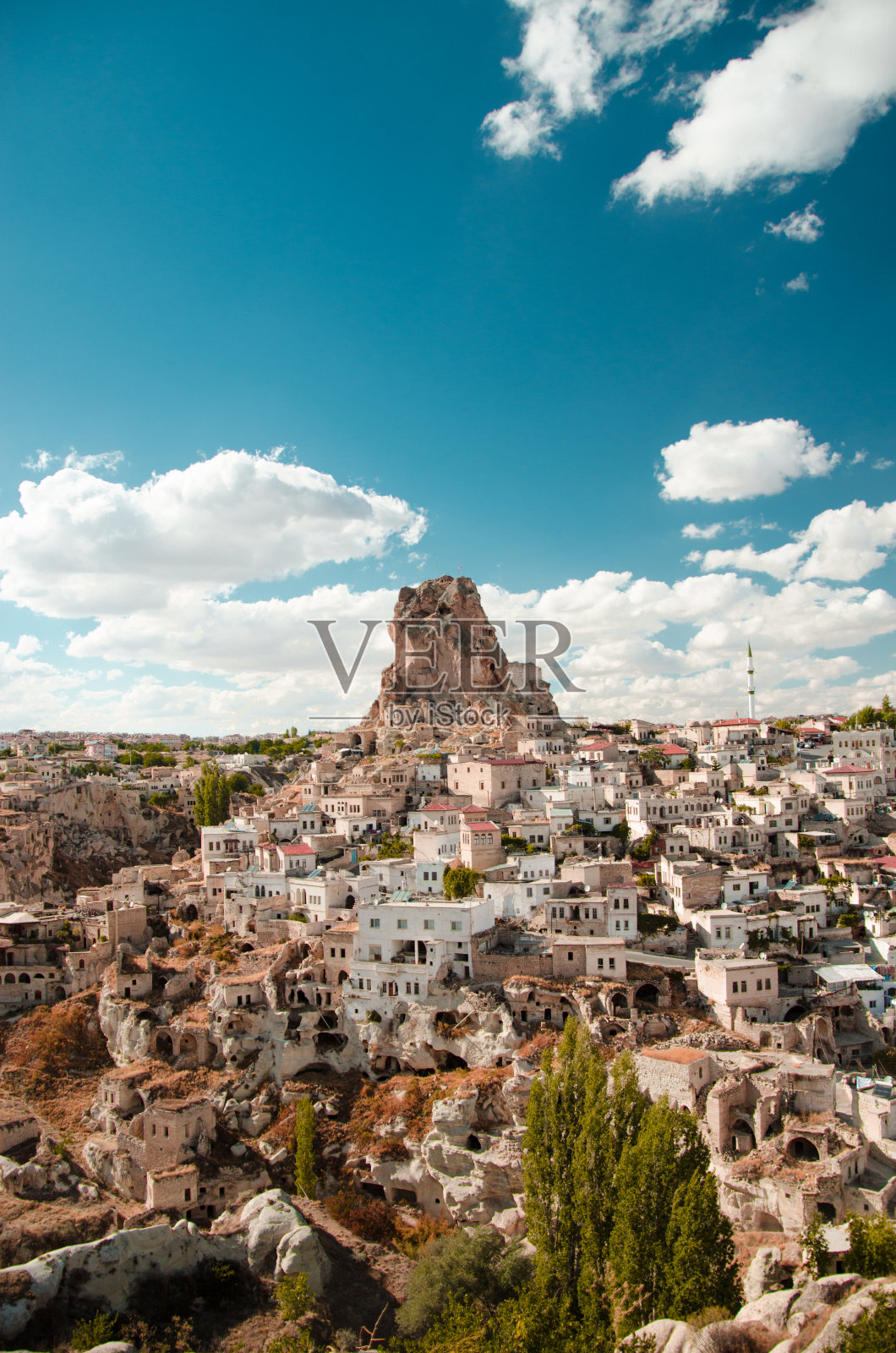 土耳其卡帕多西亚的Ortahisar洞穴城，日落时分照片摄影图片