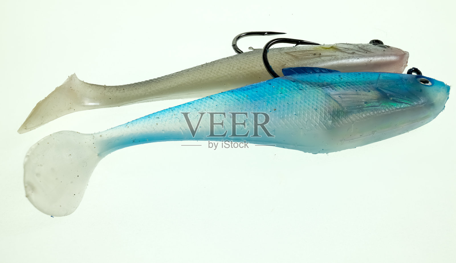 鲈鱼鱼饵在普通的白色背景照片摄影图片