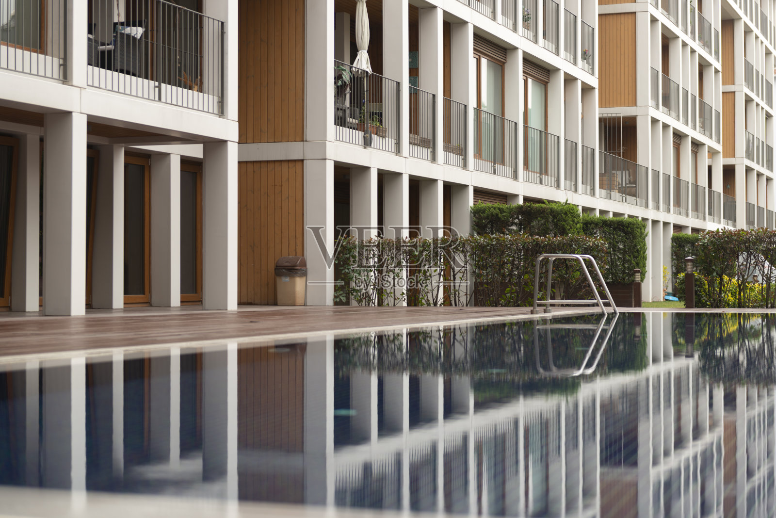 建筑外观，公寓，游泳池，土耳其，伊斯坦布尔照片摄影图片