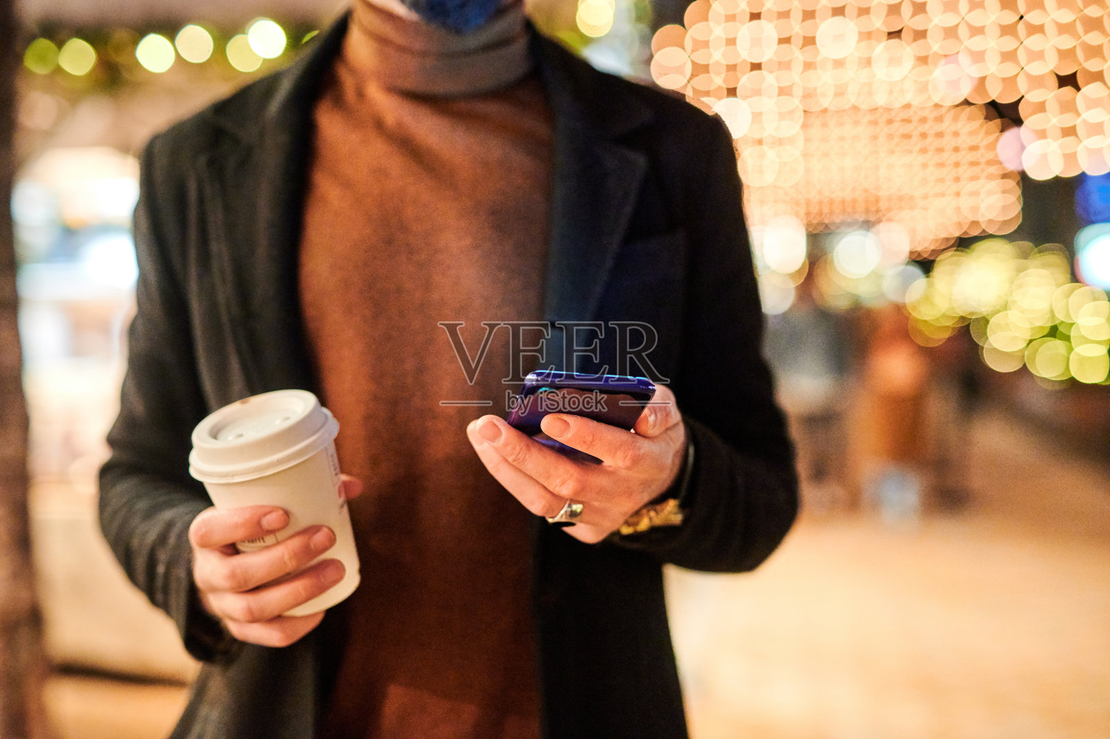 用温馨的祝愿和热巧克力结束一天照片摄影图片