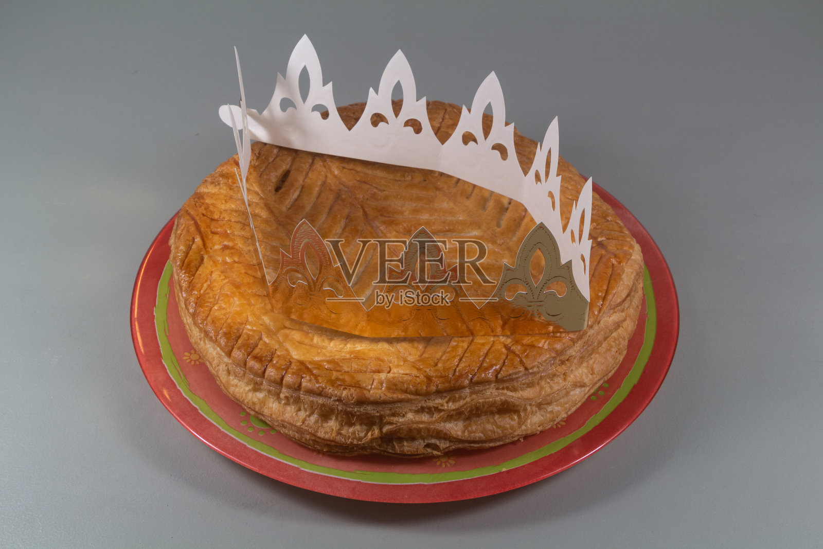 带皇冠的法国国王蛋糕照片摄影图片