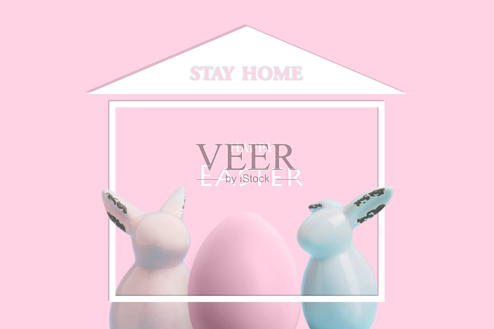 2021年复活节快乐。复活节假期的冠状病毒防护概念。复活节兔子戴着防护面具在家里。2019冠状病毒病概念复活节呆在家里。黄色背景上的彩色装饰兔子照片摄影图片