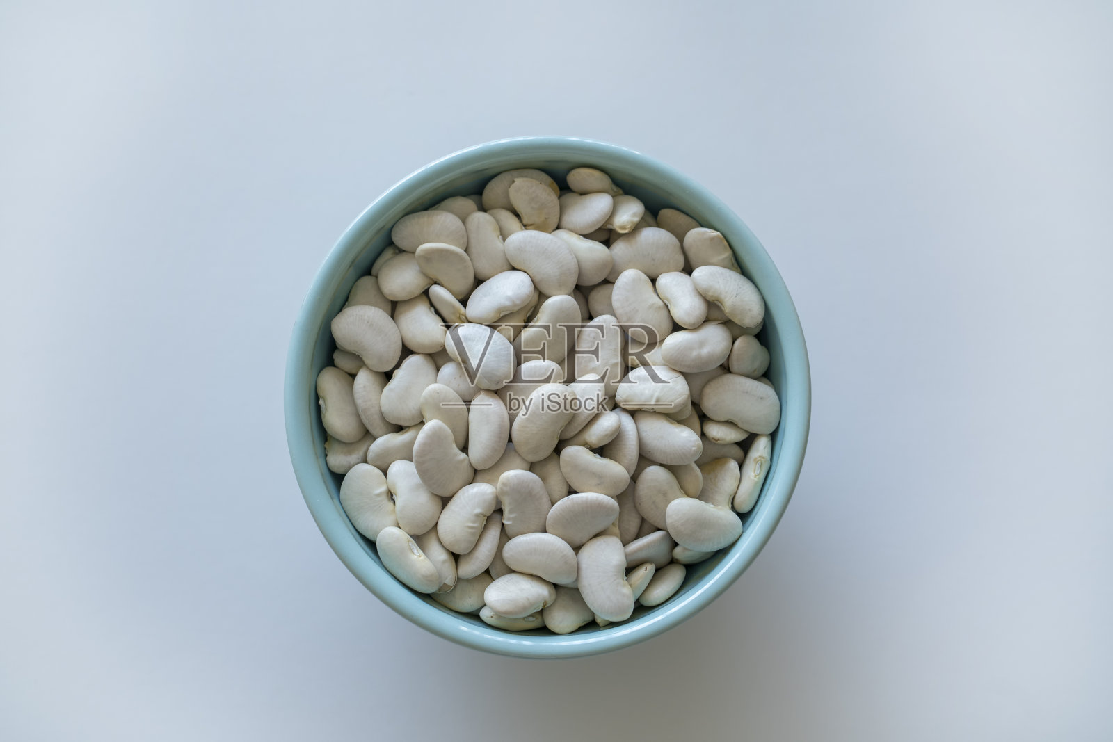 蓝色碗里的青豆照片摄影图片