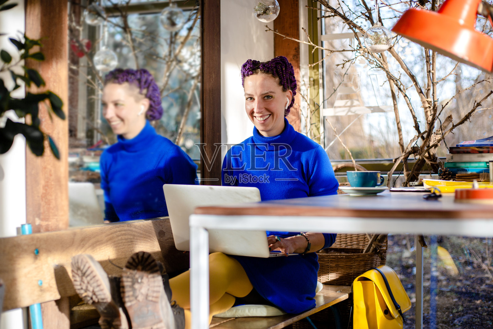 创意女性在线工作照片摄影图片