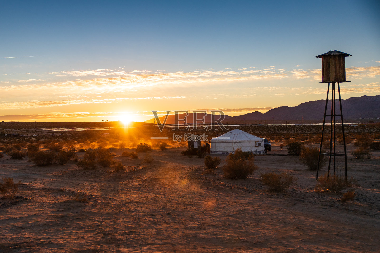 帐篷的日出照片摄影图片