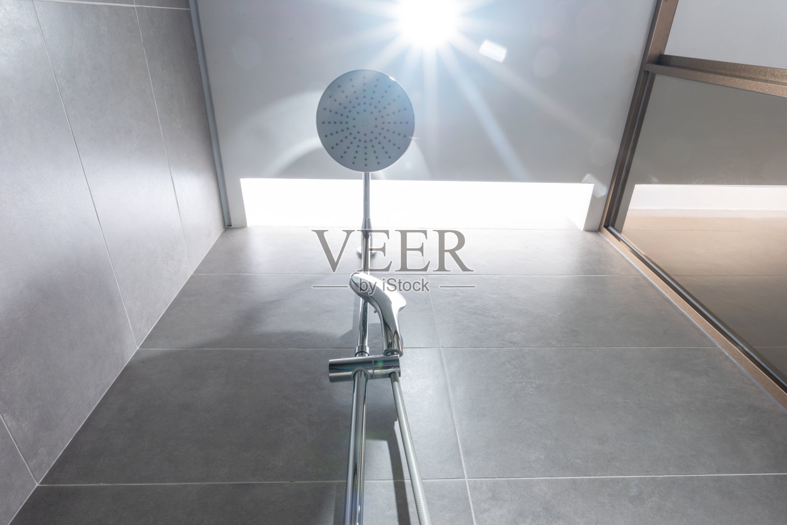 干净舒适的卫生间设备照片摄影图片