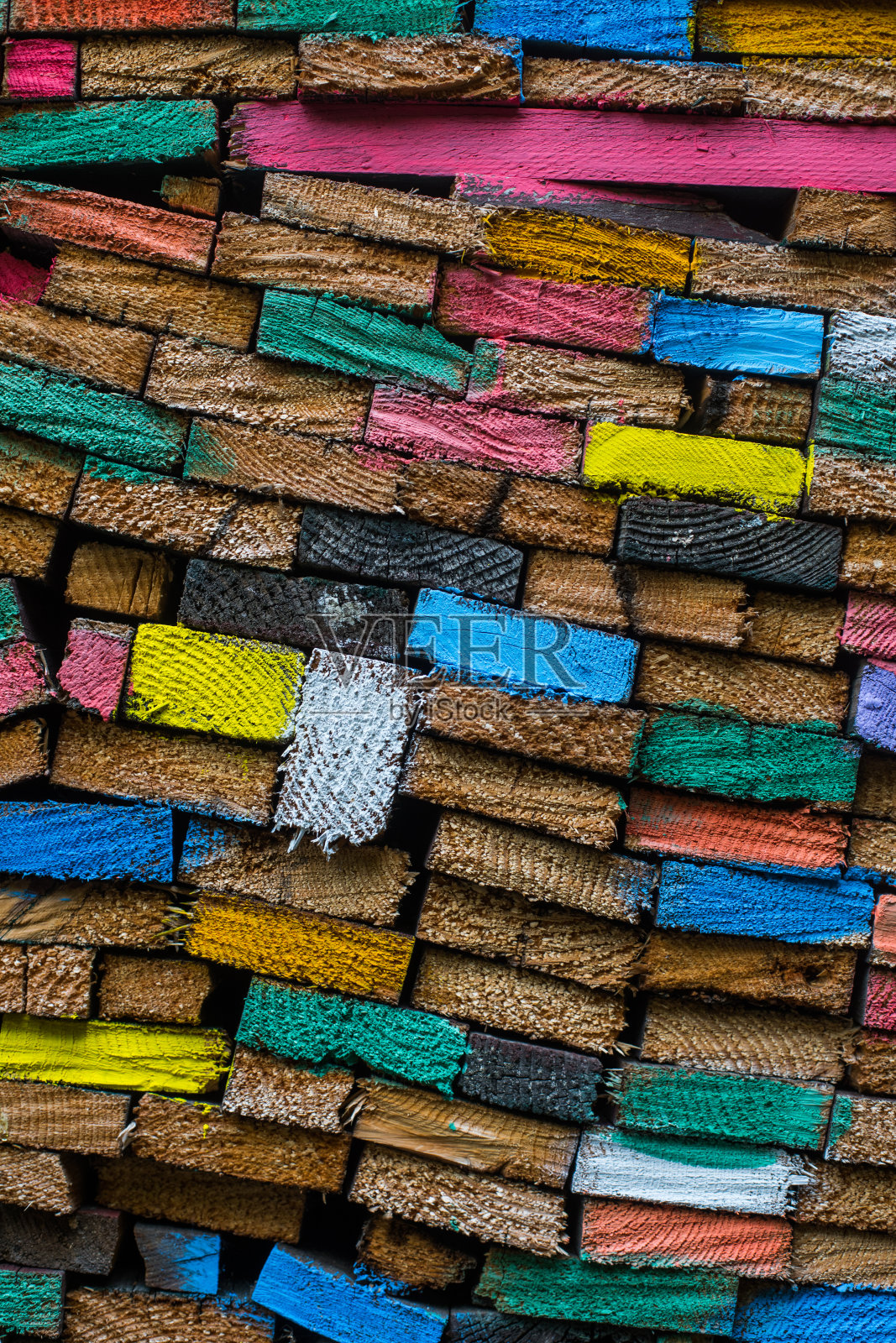 涂有各种颜色的木板照片摄影图片