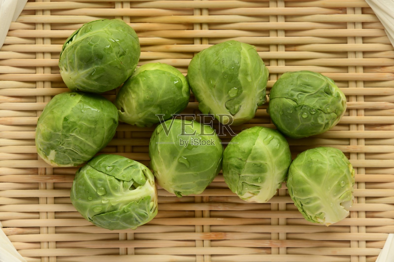 新的球芽甘蓝。照片摄影图片