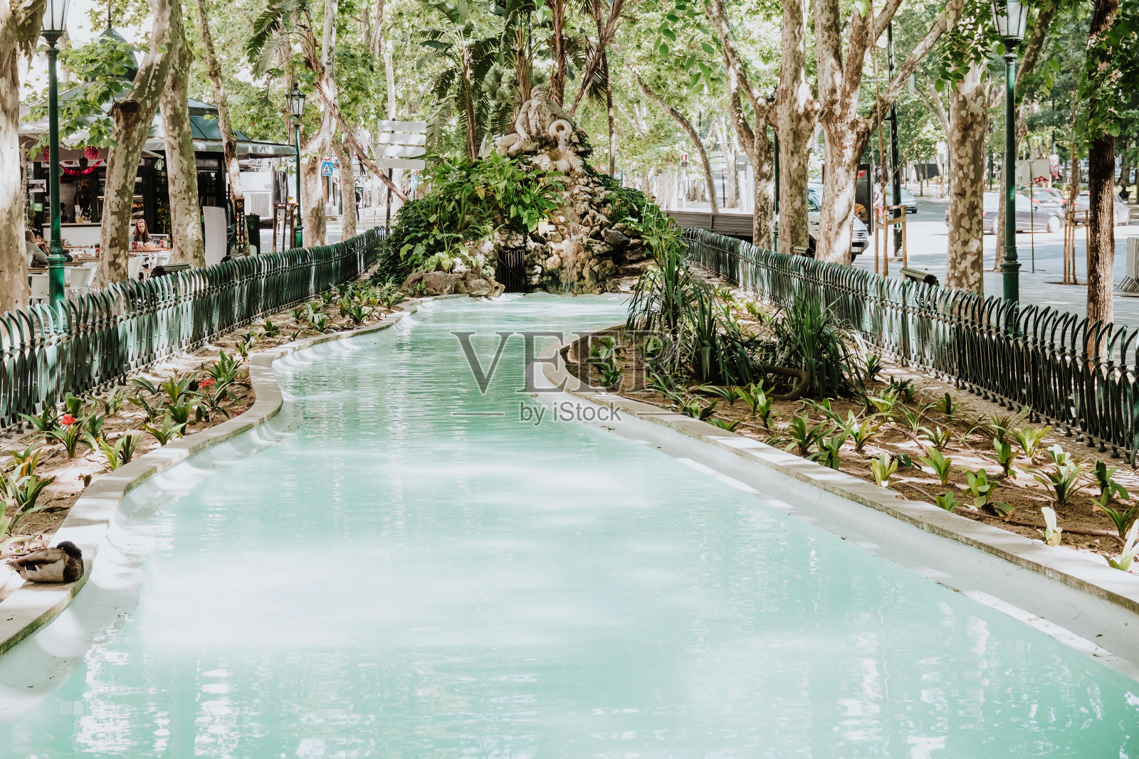 葡萄牙首都里斯本的自由大道喷泉照片摄影图片