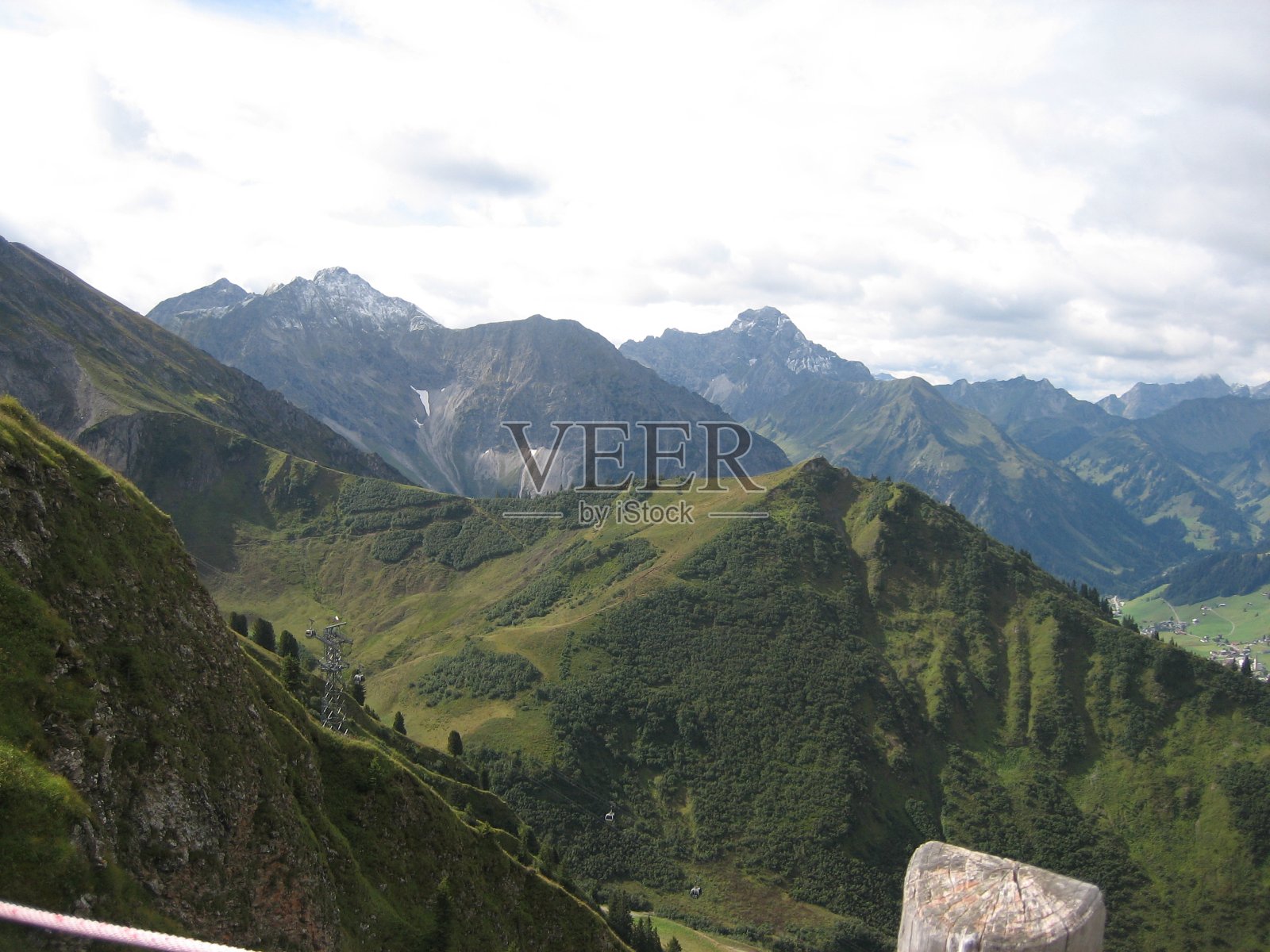 奥伯斯多夫附近的阿尔卑斯山全景在Allgäu照片摄影图片