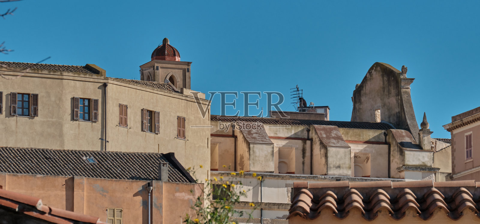 卡利亚里古老的城堡城市与古代建筑的特写-撒丁岛-意大利照片摄影图片