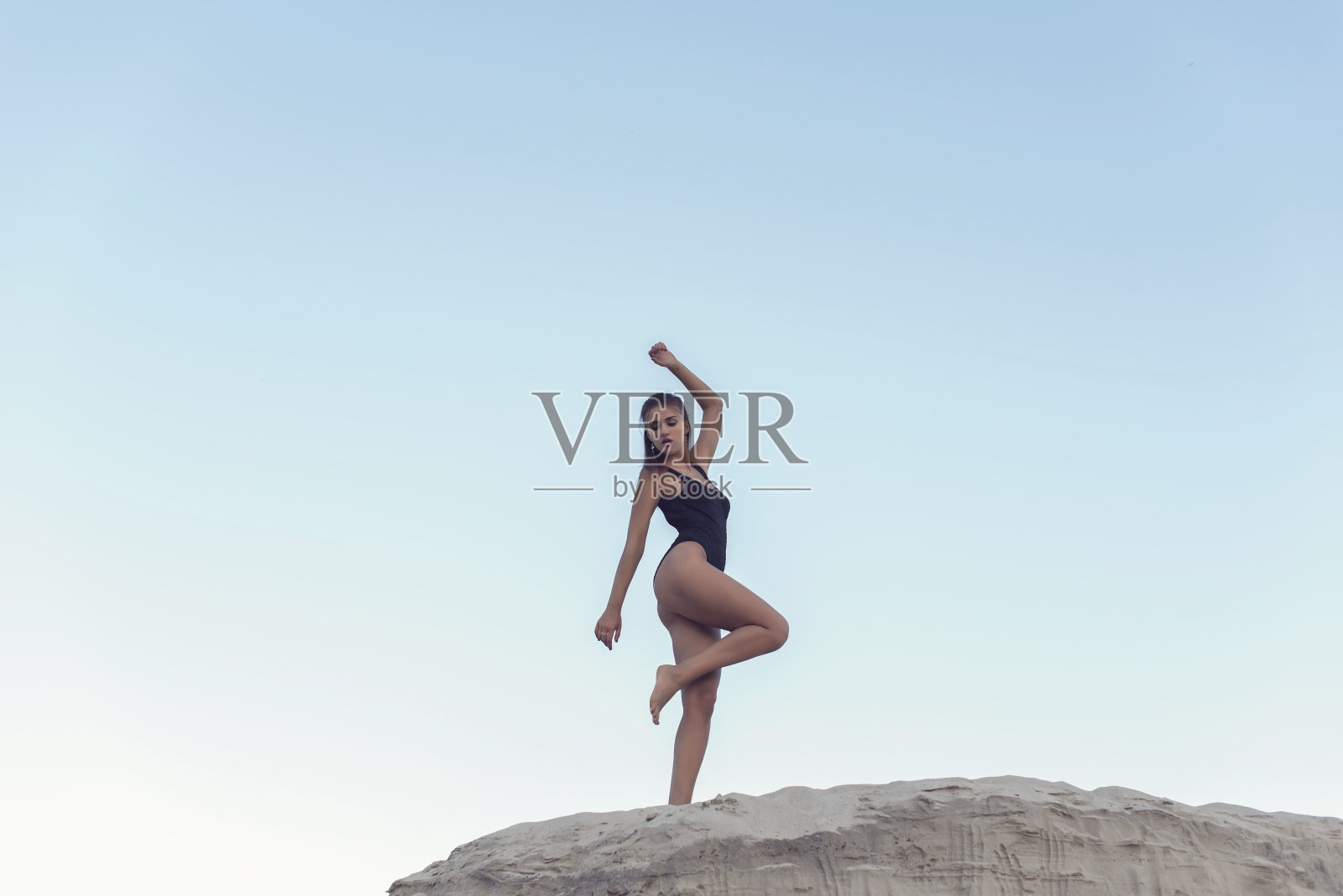 一个年轻女孩的夏季摄影会议照片摄影图片