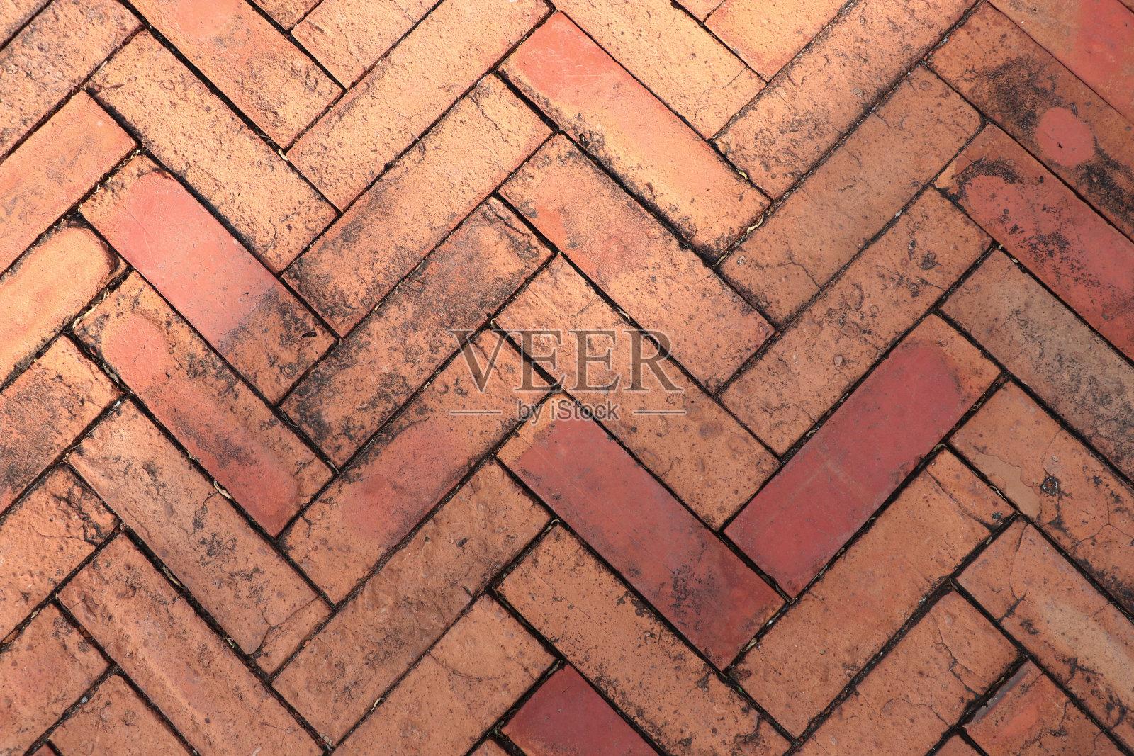 人行道上的旧砖地板背景，又脏又旧照片摄影图片