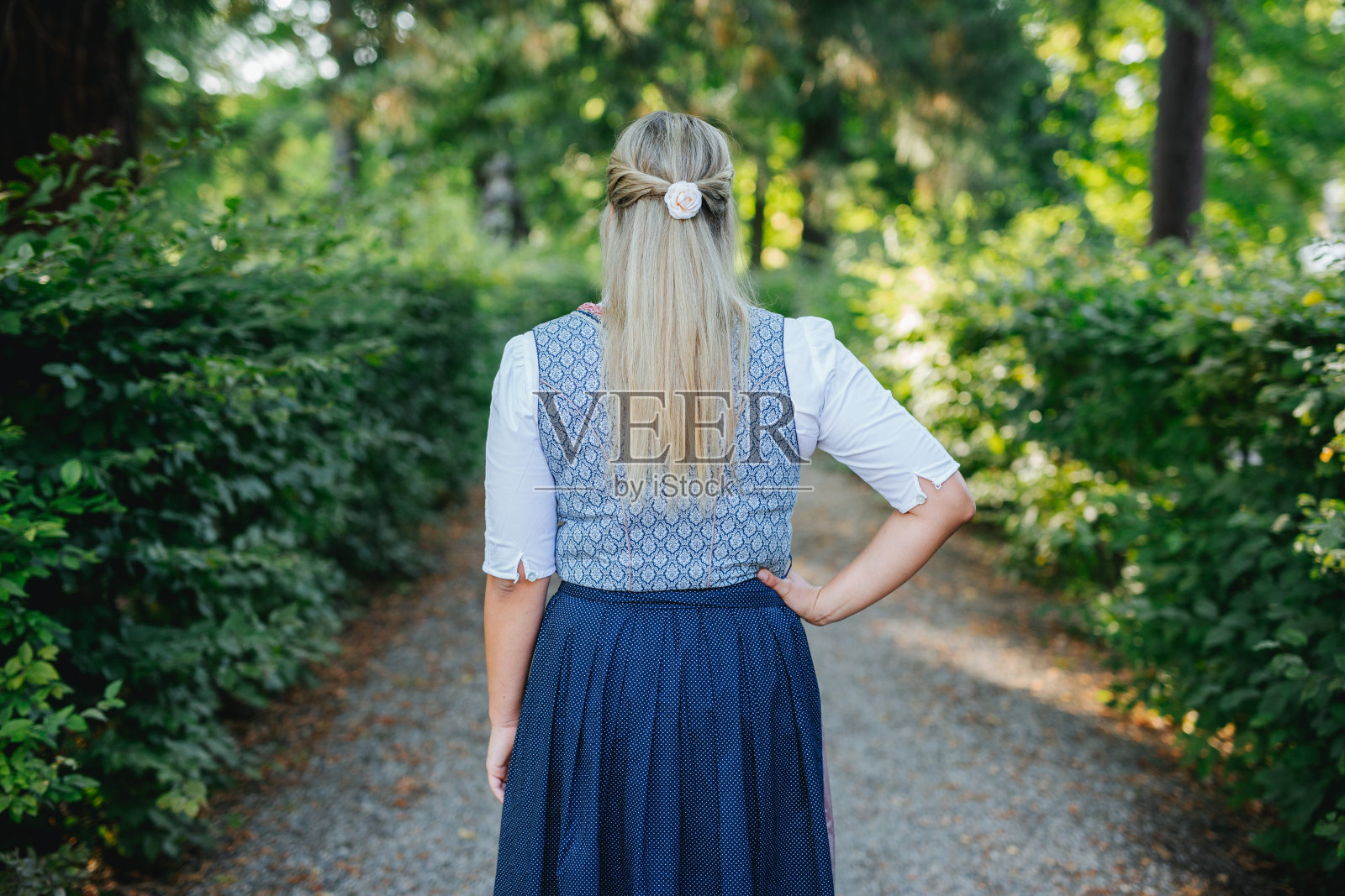 传统的巴伐利亚连衣裙叫做紧身连衣裙照片摄影图片