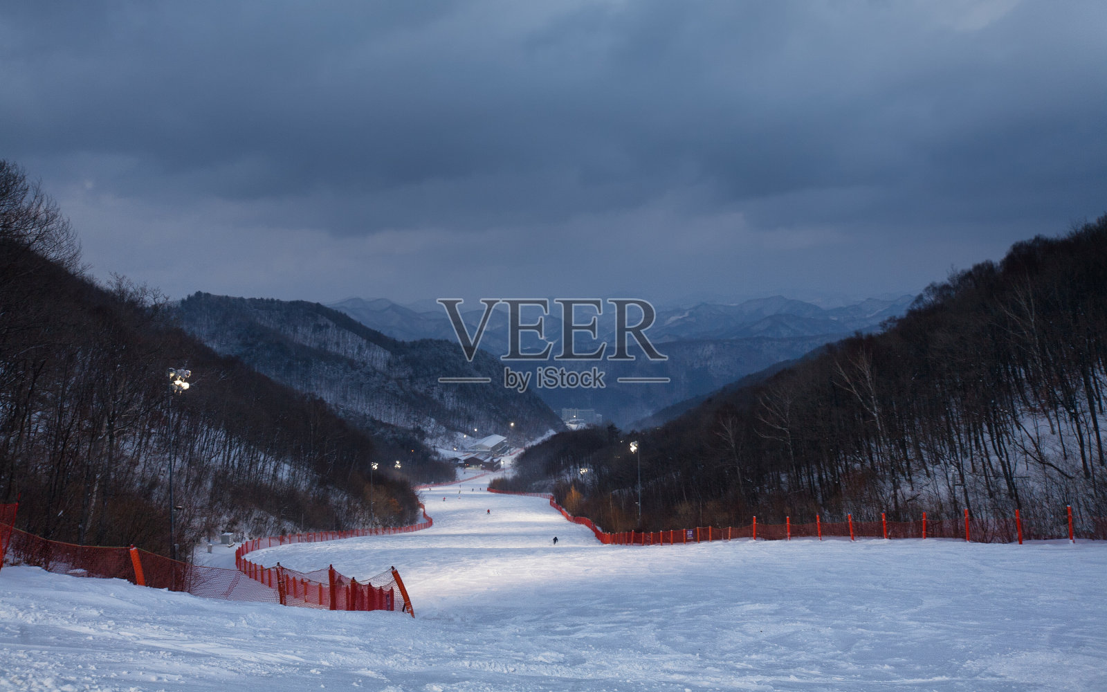 夜间滑雪的滑雪场(韩国)照片摄影图片