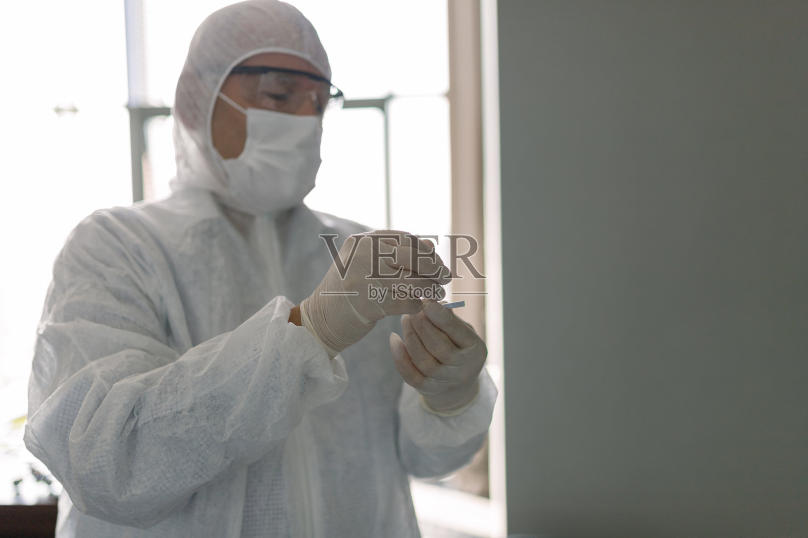 COVID-19快速检测照片摄影图片