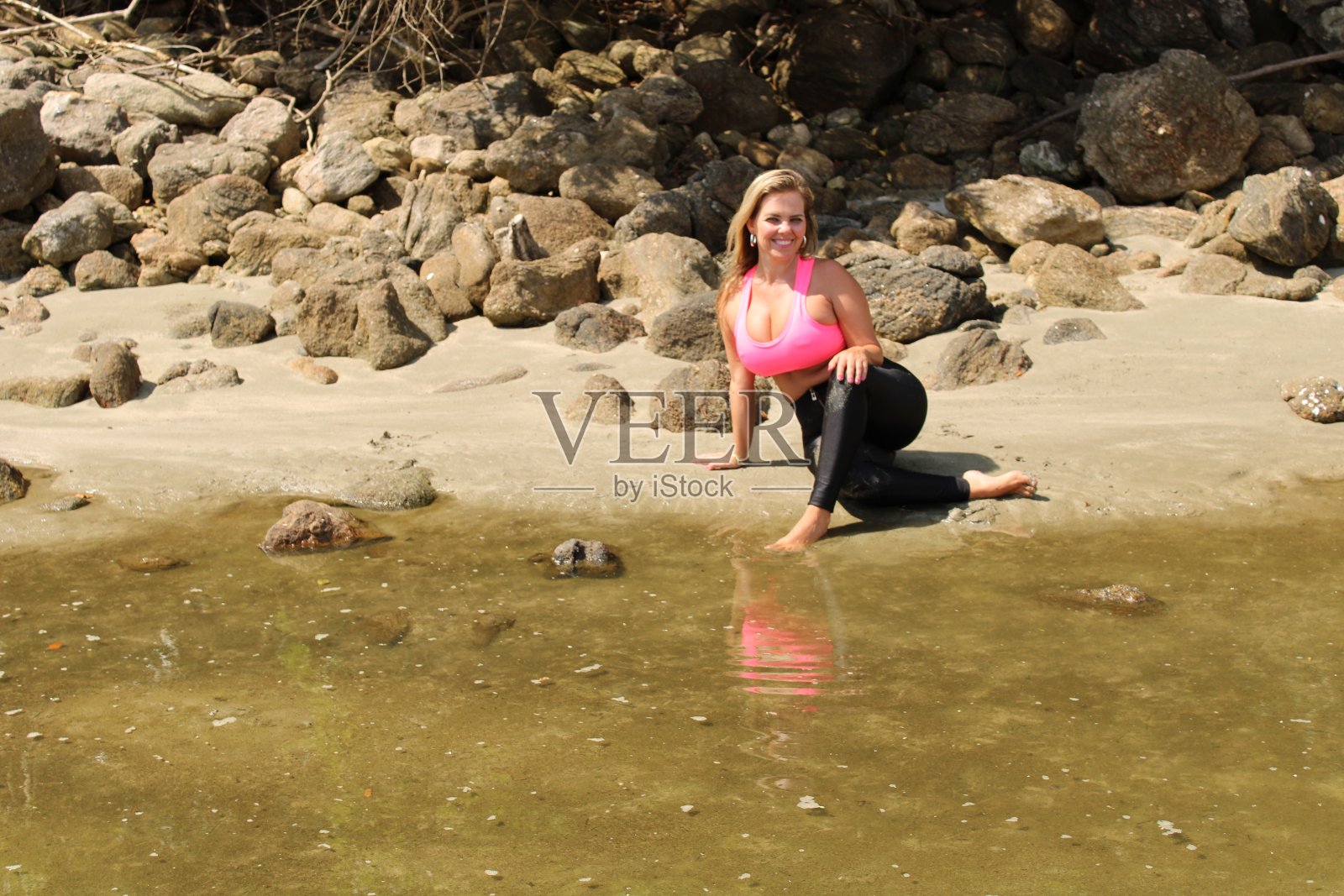 女人做瑜伽照片摄影图片