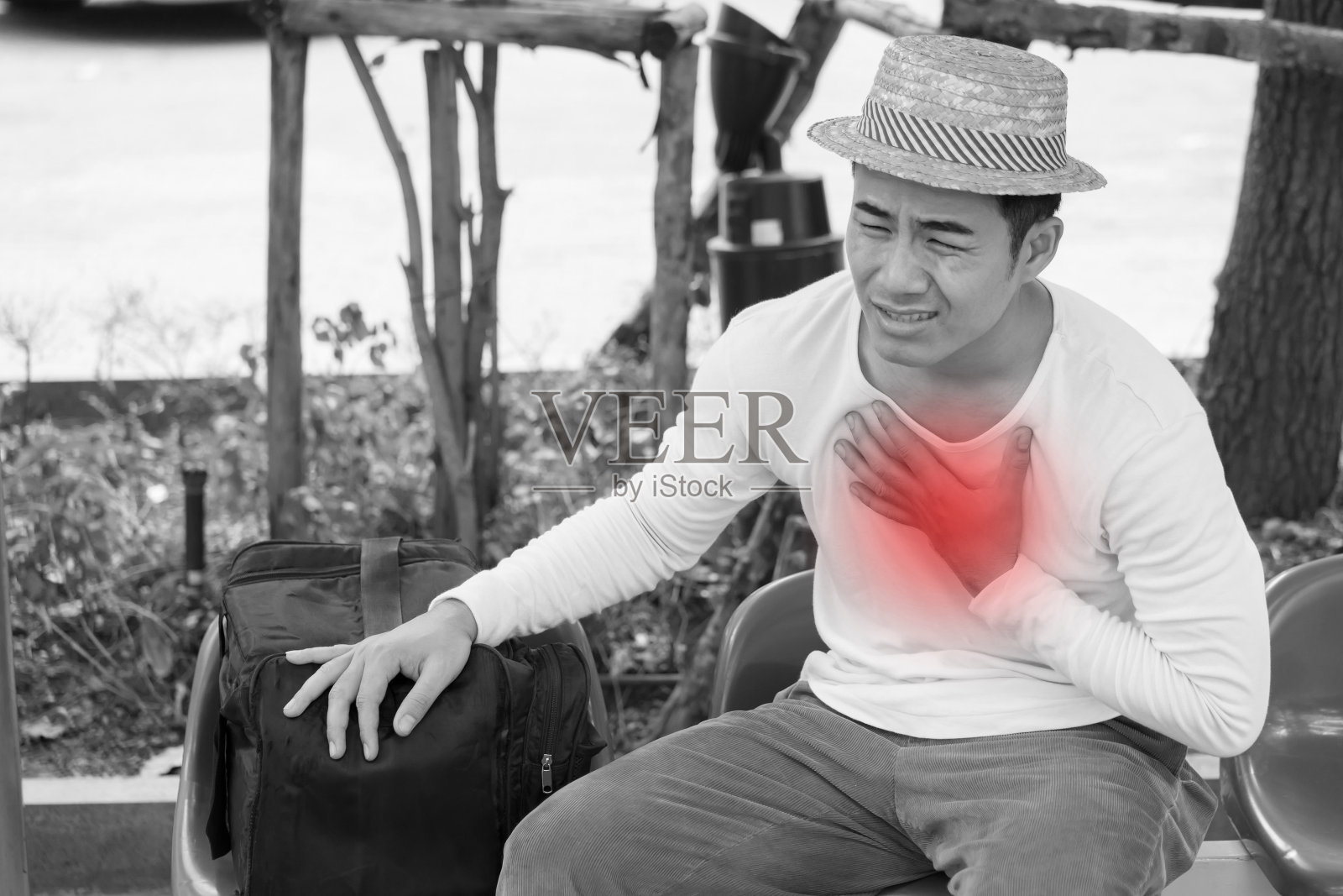 病人旅客心脏病发作照片摄影图片