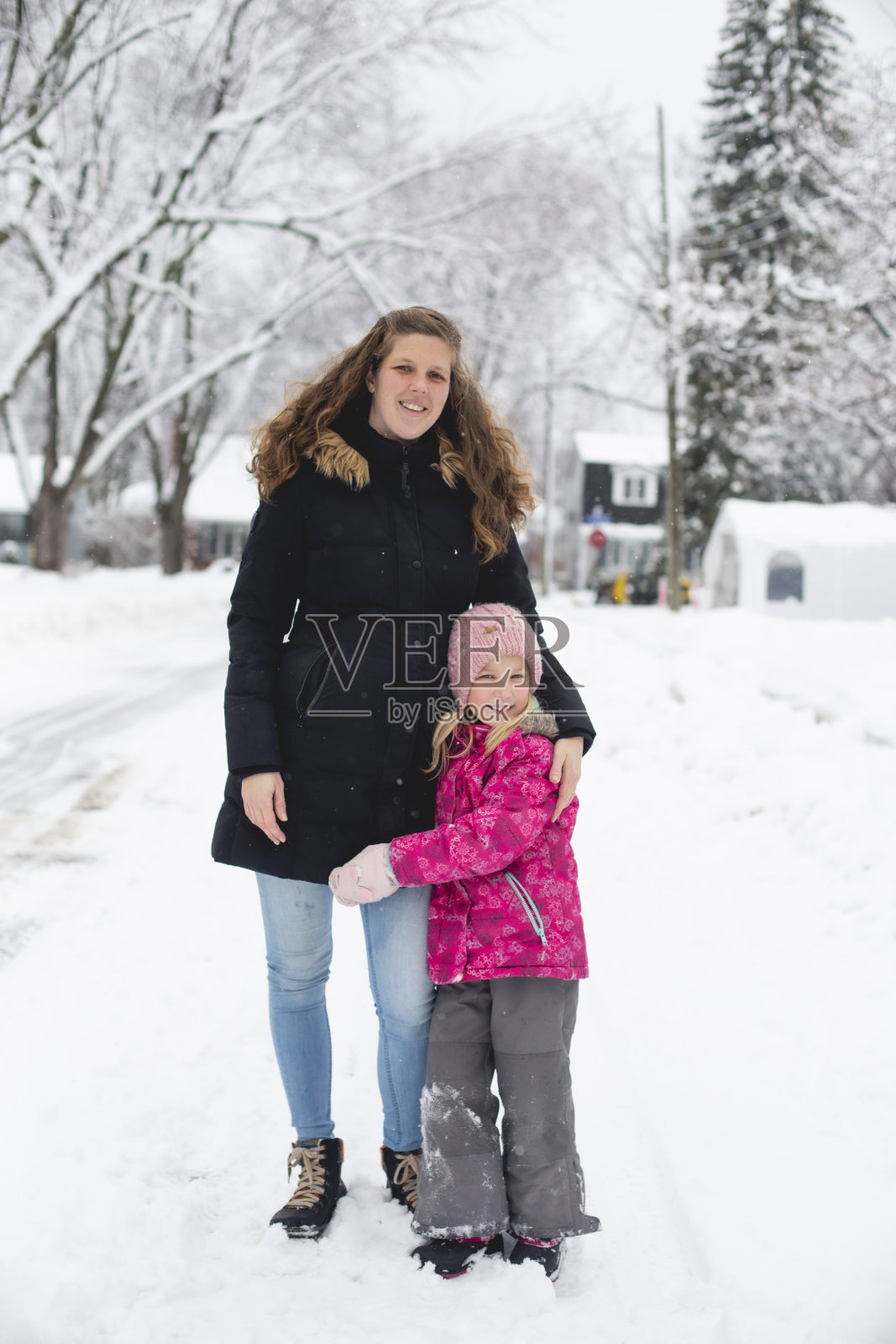 母亲和女儿照片摄影图片