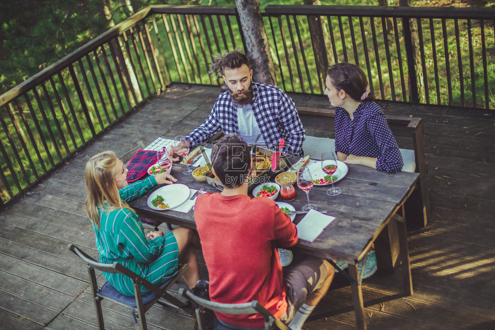 好的食物是真正幸福的基础照片摄影图片