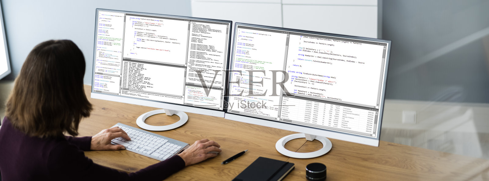 软件程序员或程序员女人照片摄影图片