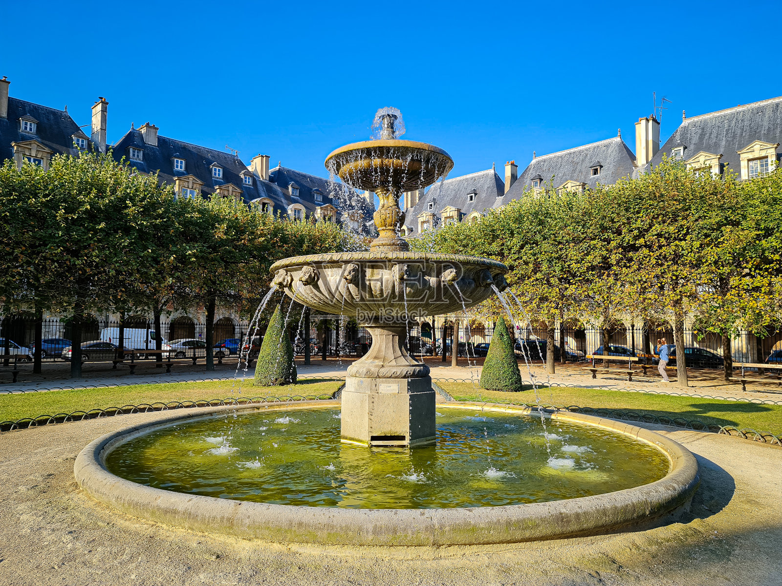 美丽花园上的神奇喷泉照片摄影图片