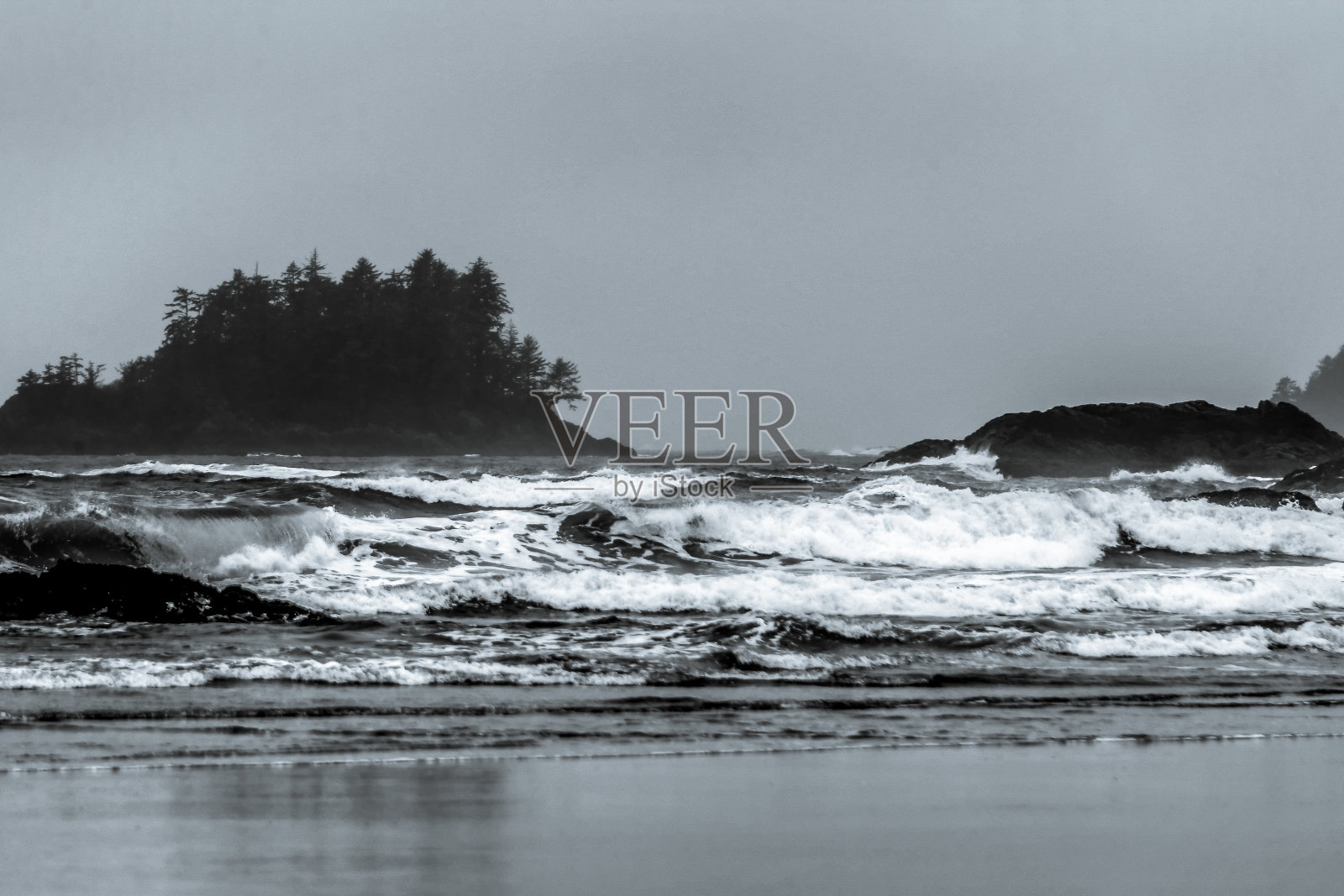 暴风雨季节，温哥华岛西海岸托菲诺海岸线上的风景照片摄影图片