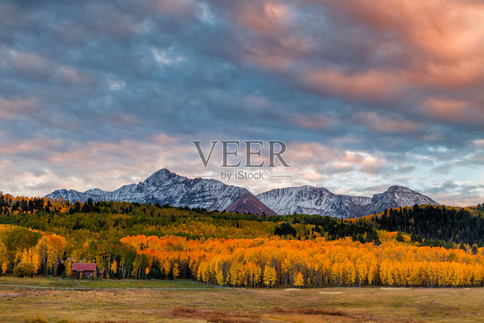 秋天在科罗拉多州的威尔逊山照片摄影图片