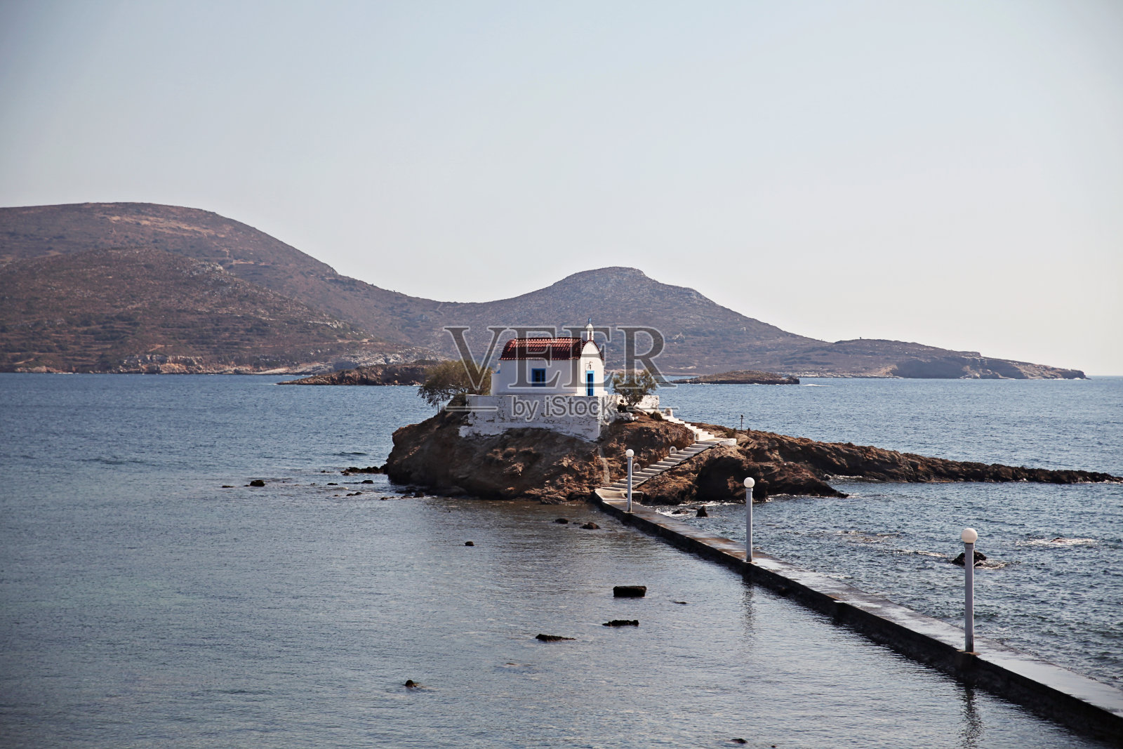 希腊岛上的一座教堂照片摄影图片