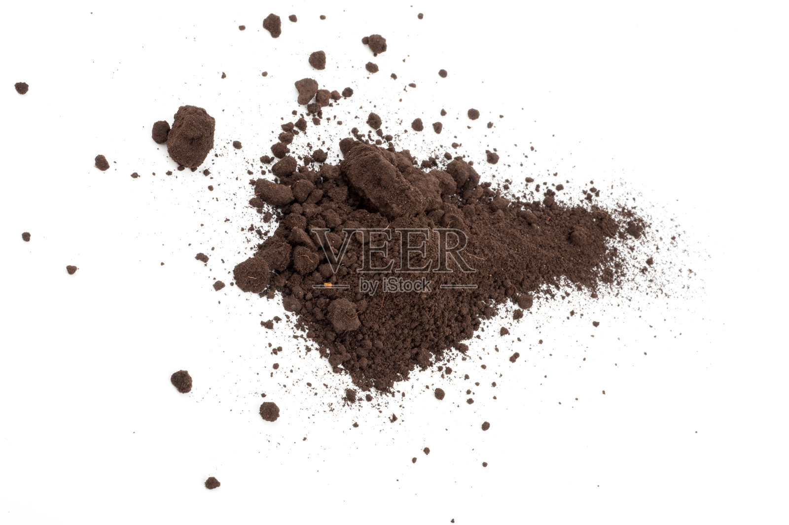 白色背景上的一堆泥土照片摄影图片