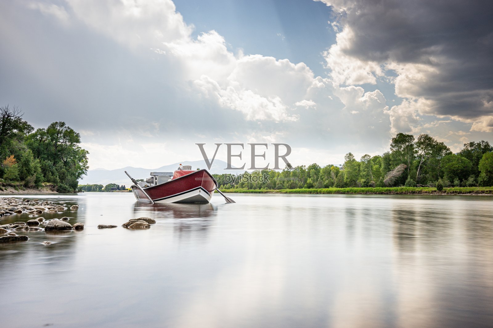 沿着黄石河漂流照片摄影图片