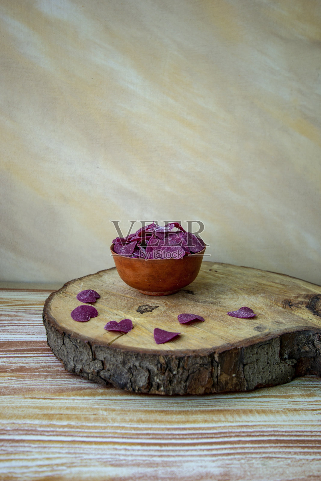 自制的心形甜菜面食照片摄影图片