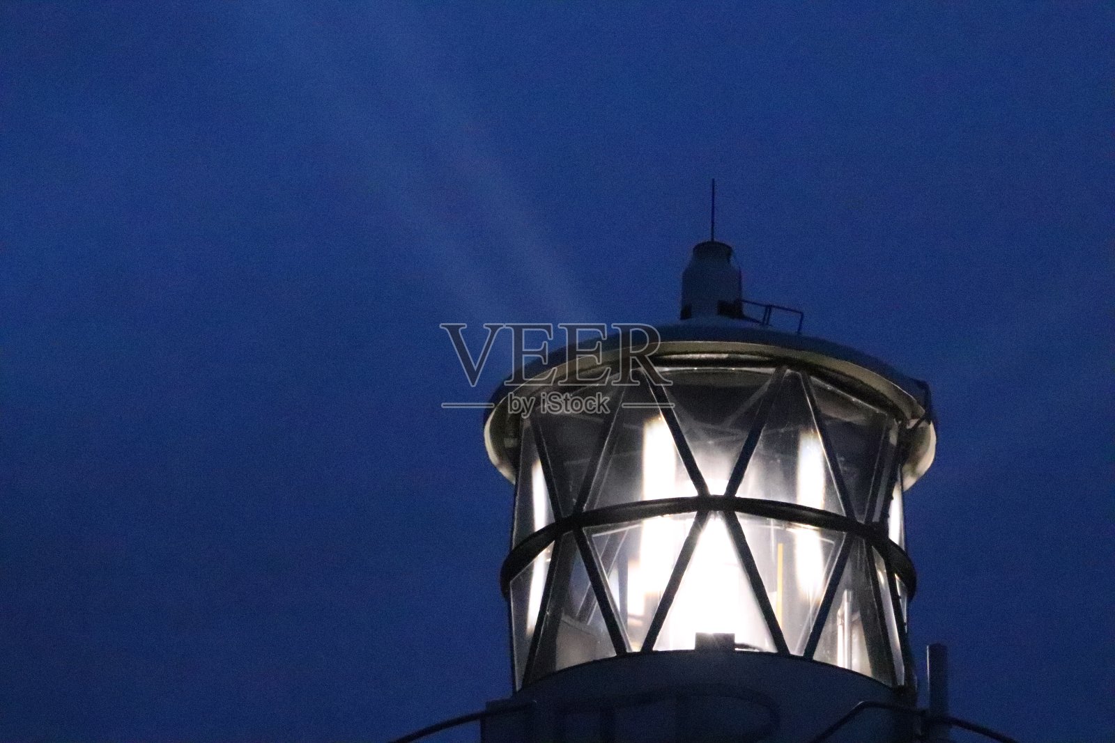 灯塔在黑暗照片摄影图片