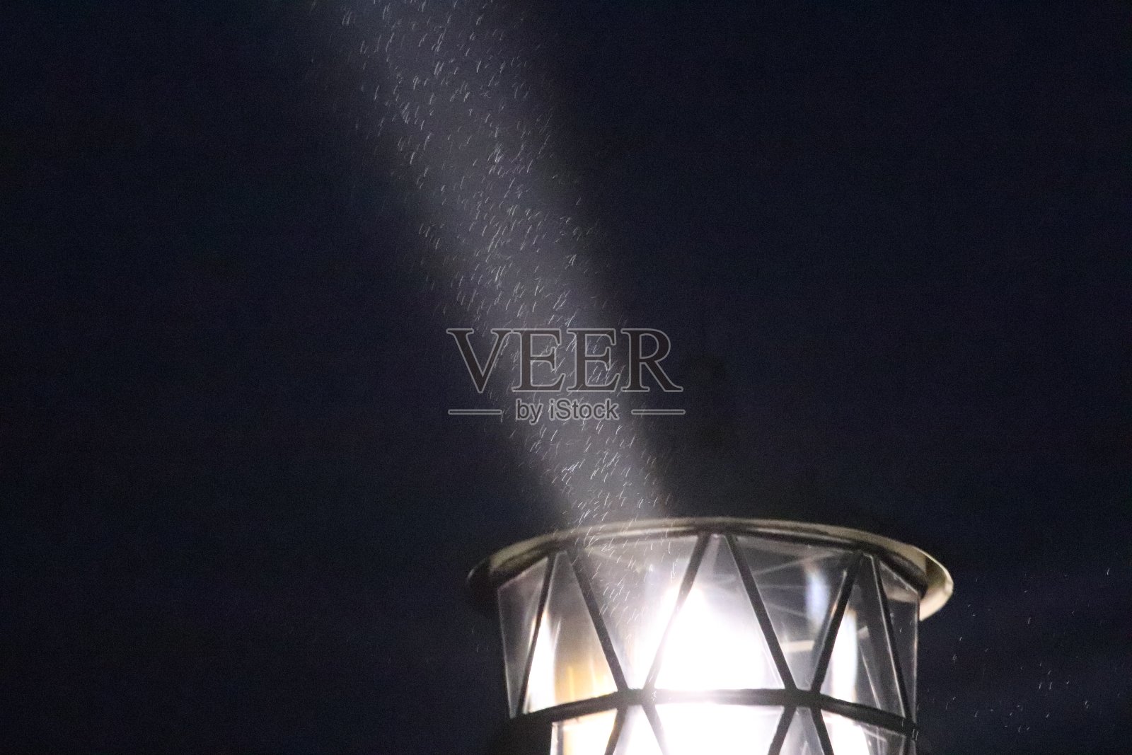 灯塔在黑暗照片摄影图片