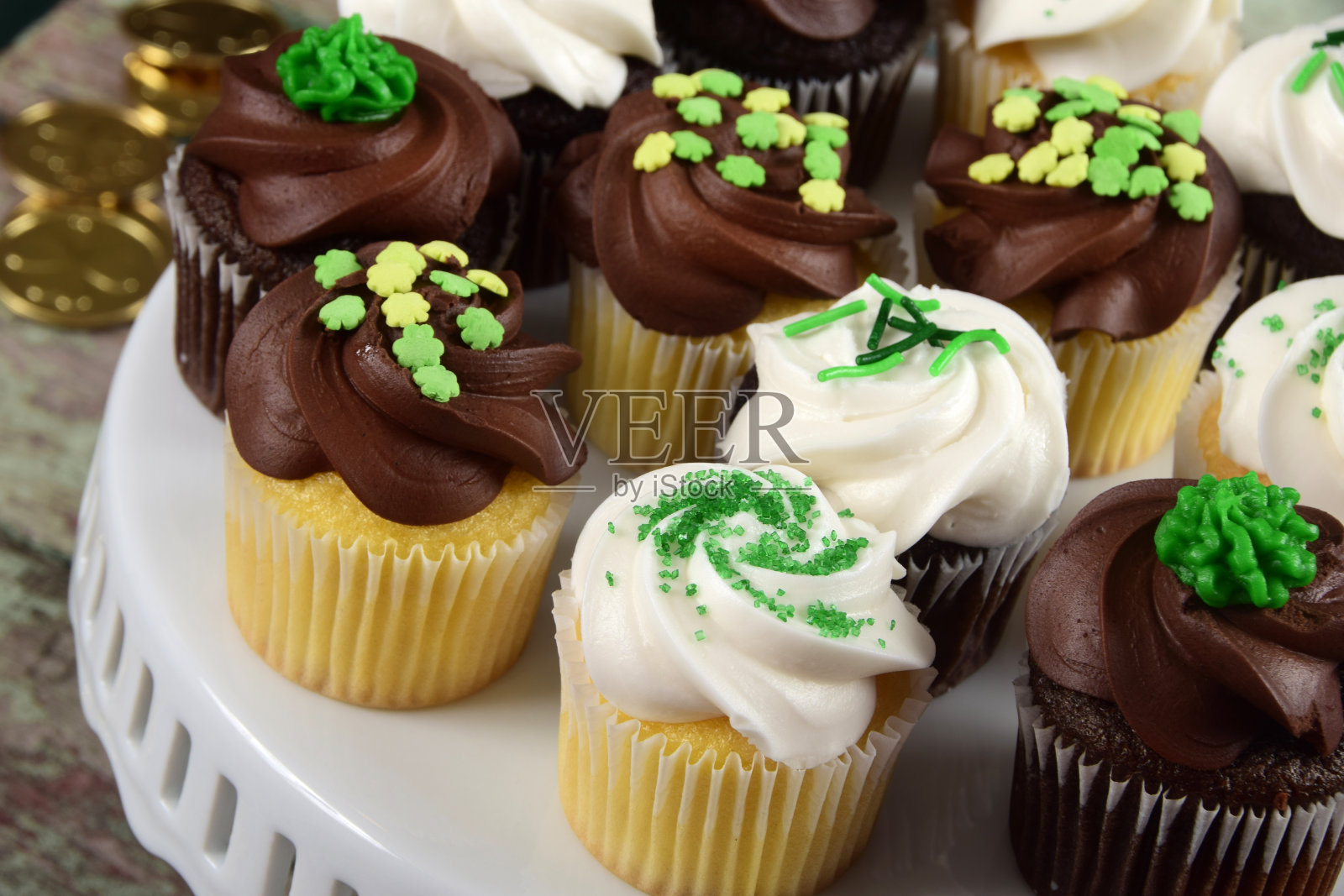 圣帕特里克节纸杯蛋糕照片摄影图片