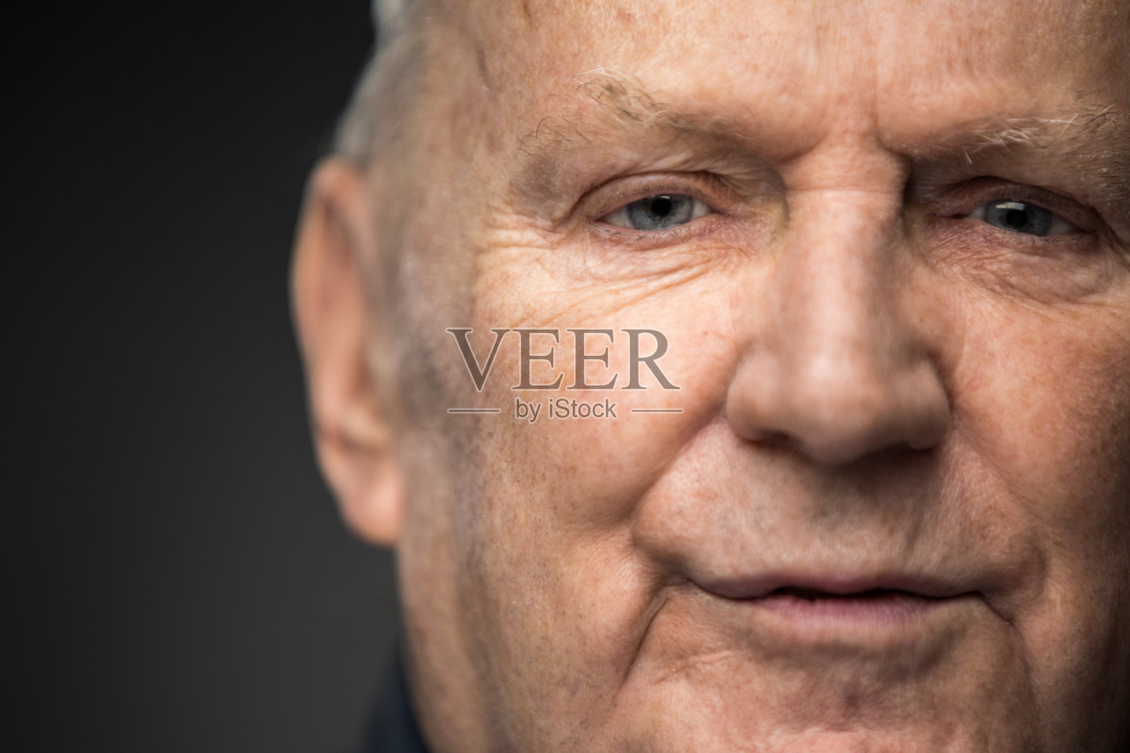 80多岁老人的肖像照片摄影图片