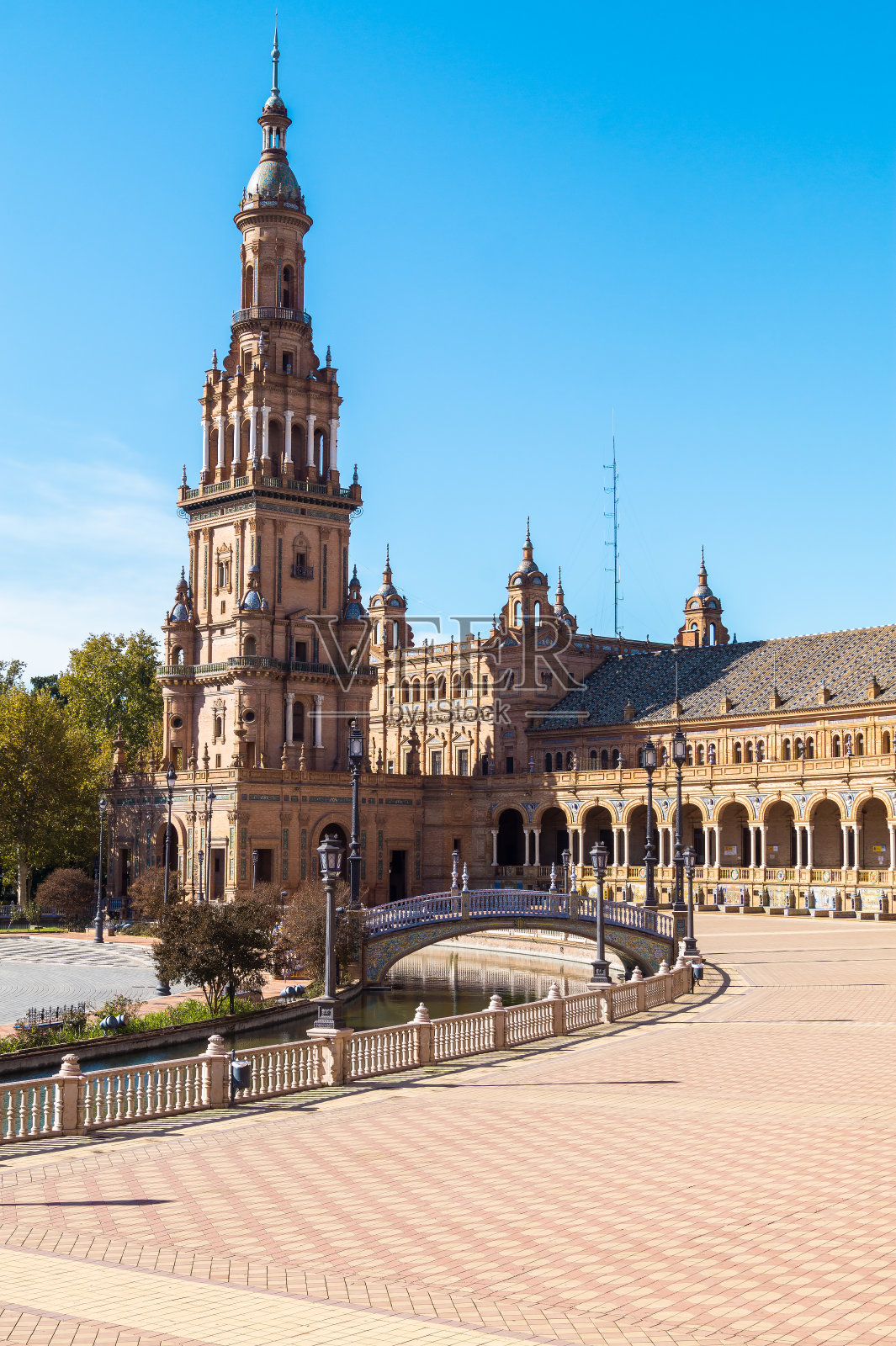 塞维利亚(西班牙安达卢西亚)广场España的北塔。照片摄影图片