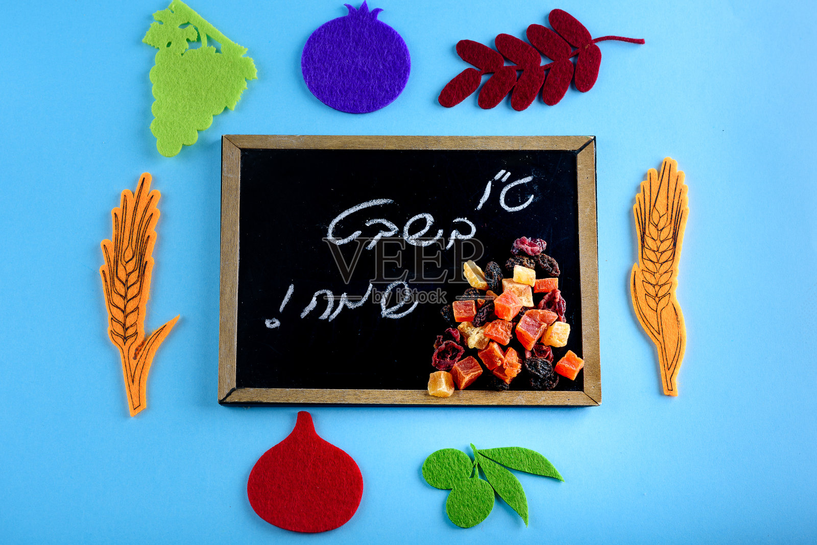 图比什瓦特节贺卡与干果照片摄影图片