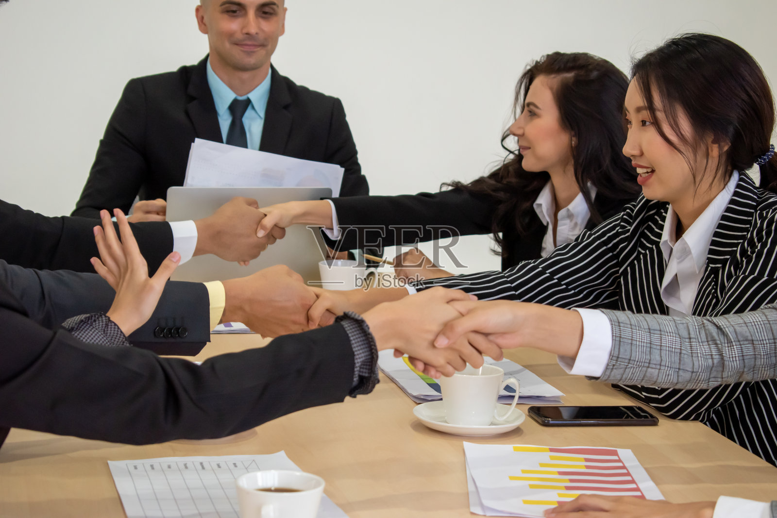 工作人员在办公室的形象照片摄影图片