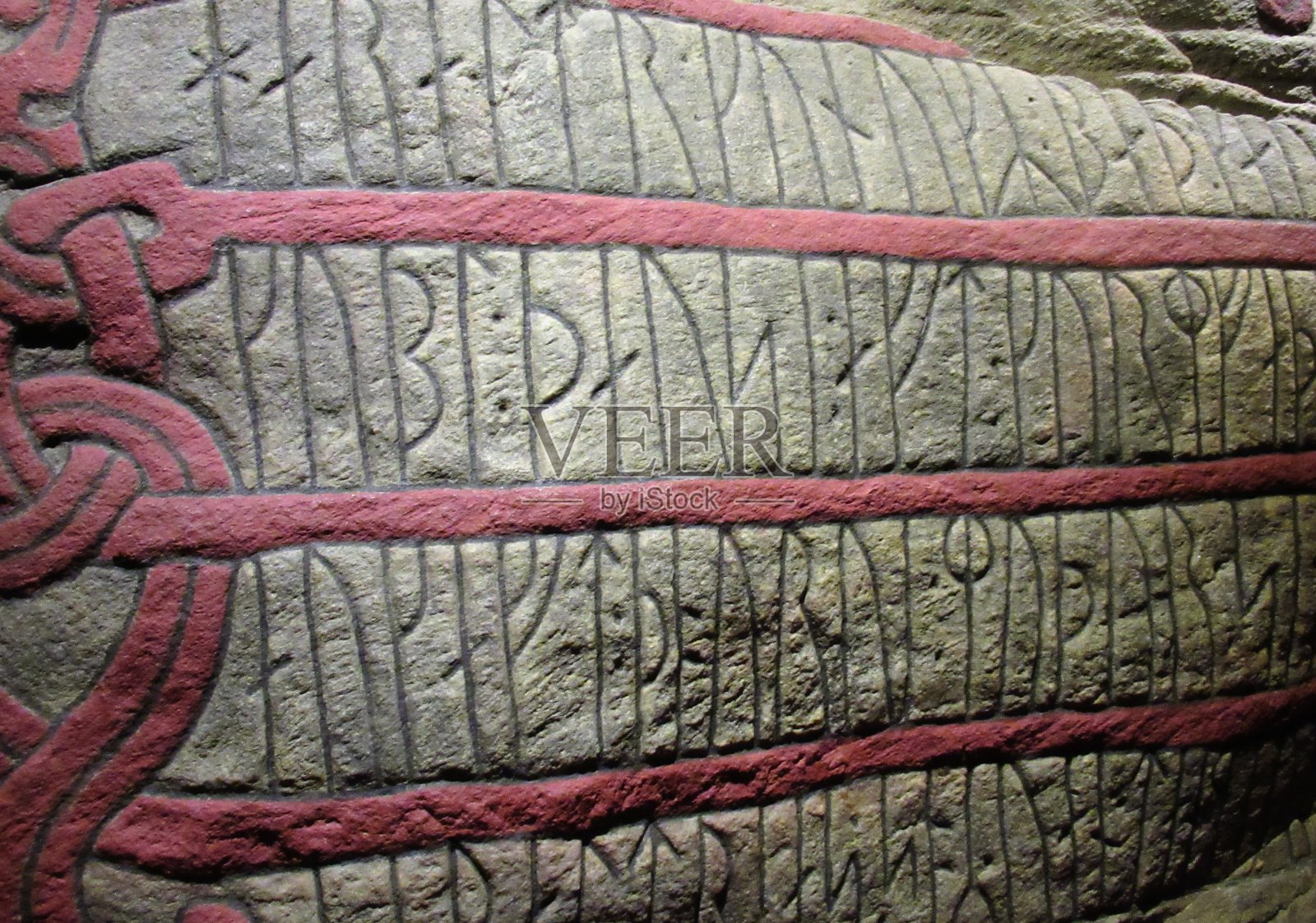 古代北欧文字的雕刻照片摄影图片