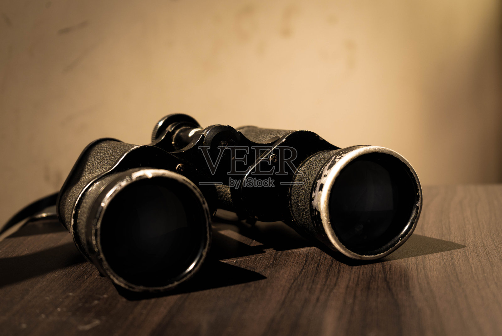 老式双筒望远镜的照片照片摄影图片