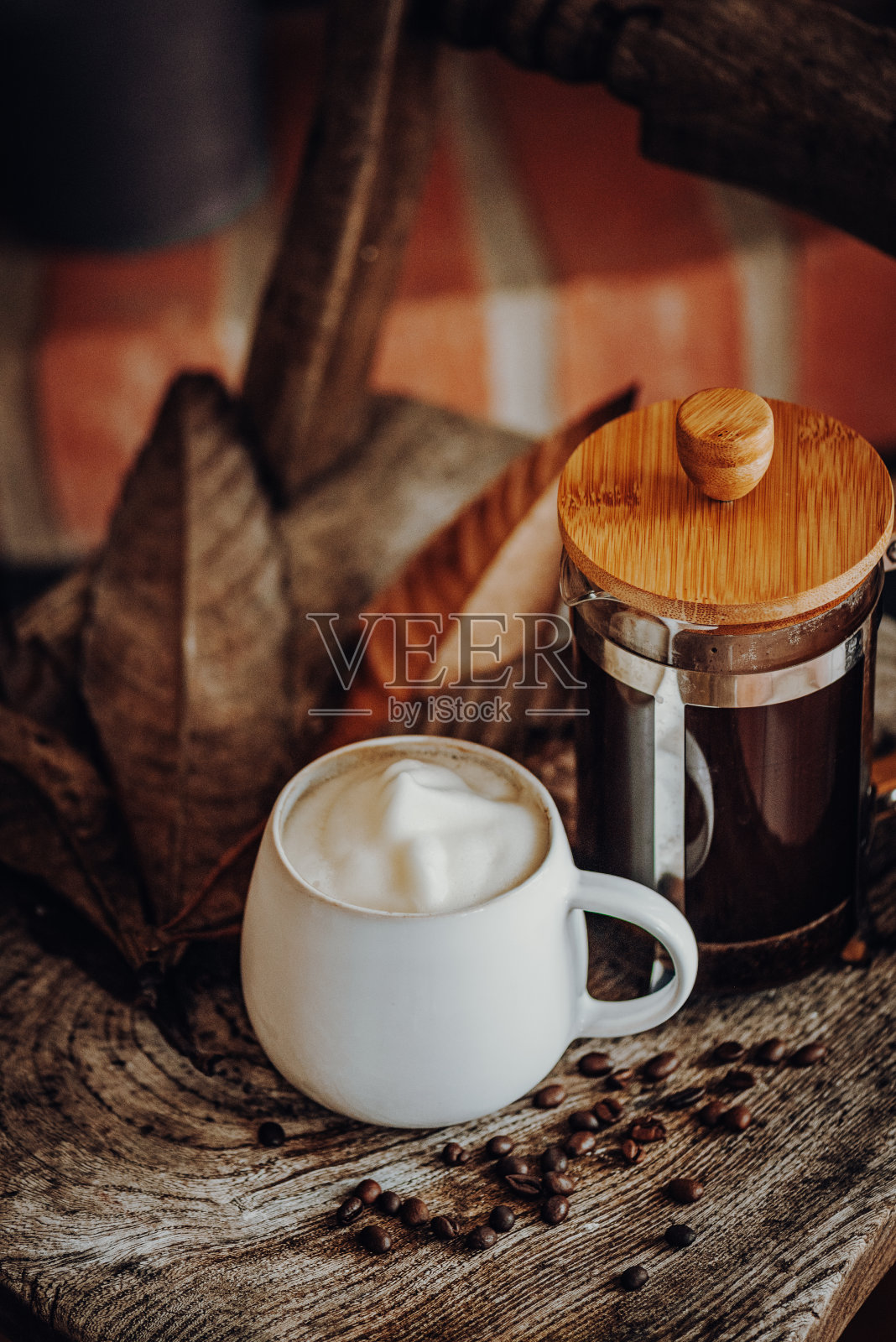 禁闭期间在家喝咖啡和卡布奇诺照片摄影图片