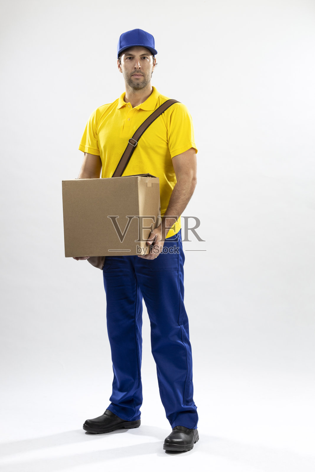 白色背景下的巴西邮差照片摄影图片