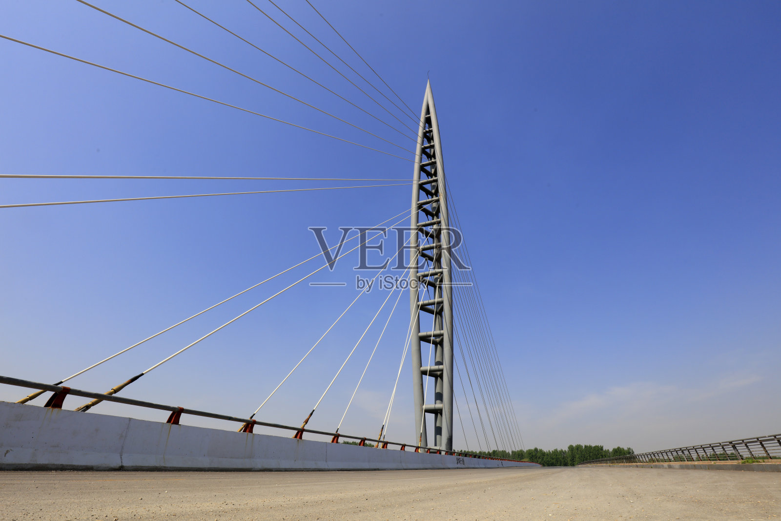 钢梁斜拉索施工景观照片摄影图片