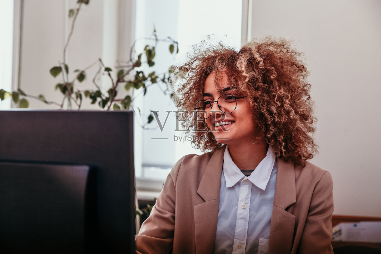 让我完成这个项目照片摄影图片