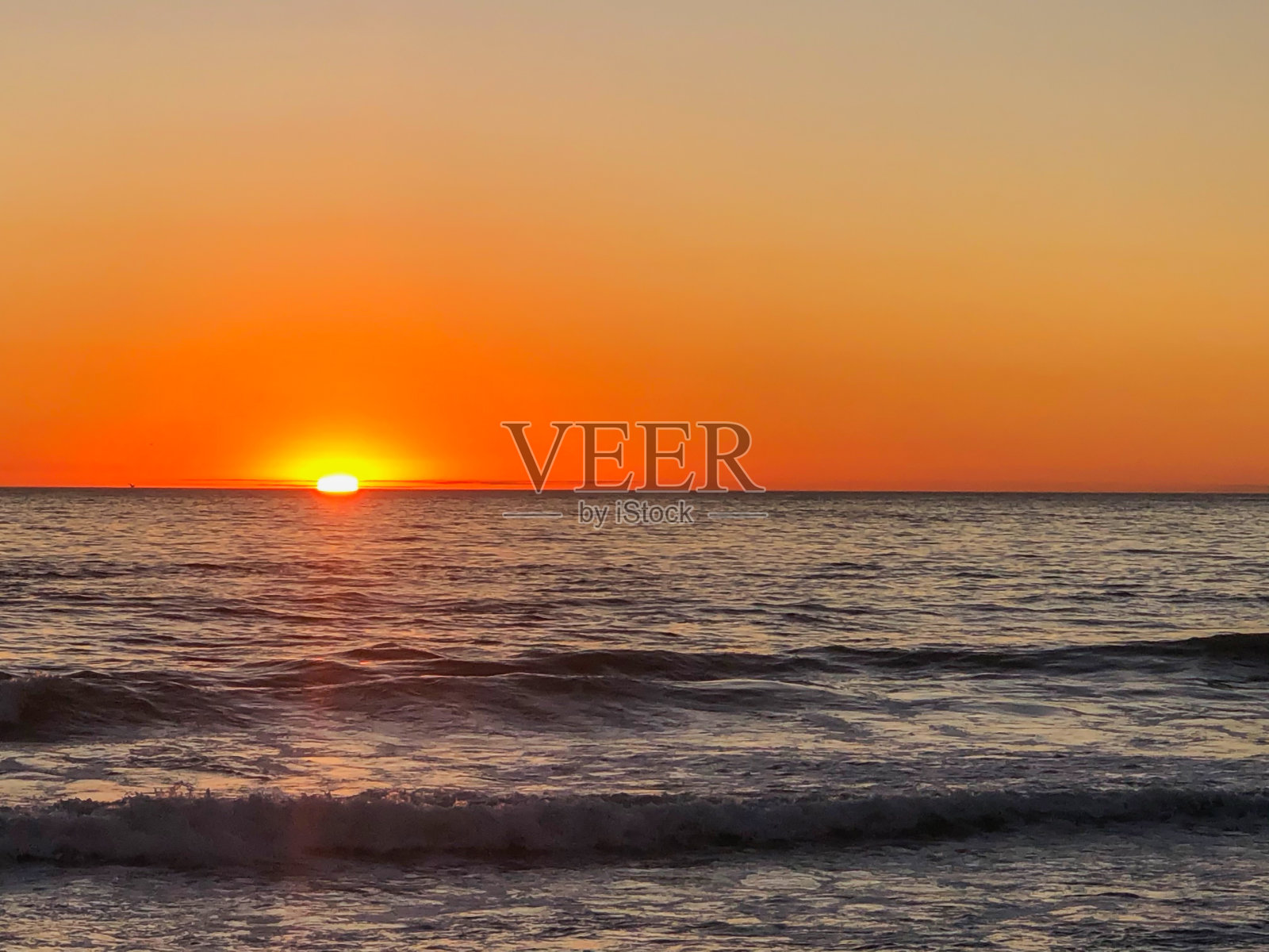 威尼斯海滩上的日落，加州的冬天照片摄影图片