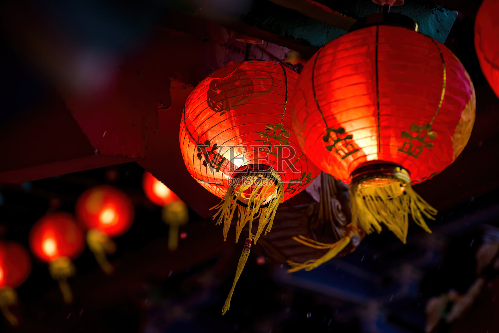 一排排鲜艳的红色中国灯笼照片摄影图片