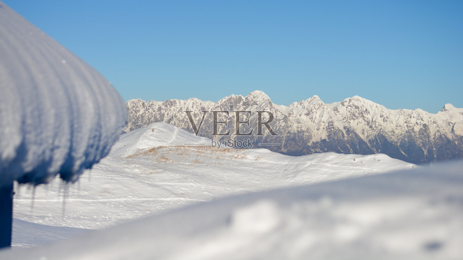意大利阿尔卑斯山有丰富的积雪照片摄影图片