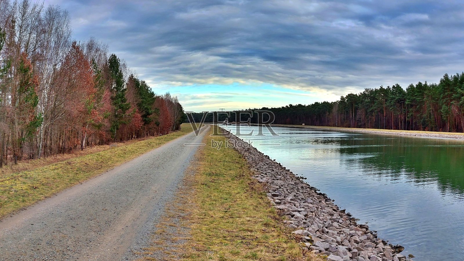 只剩一个小时了照片摄影图片