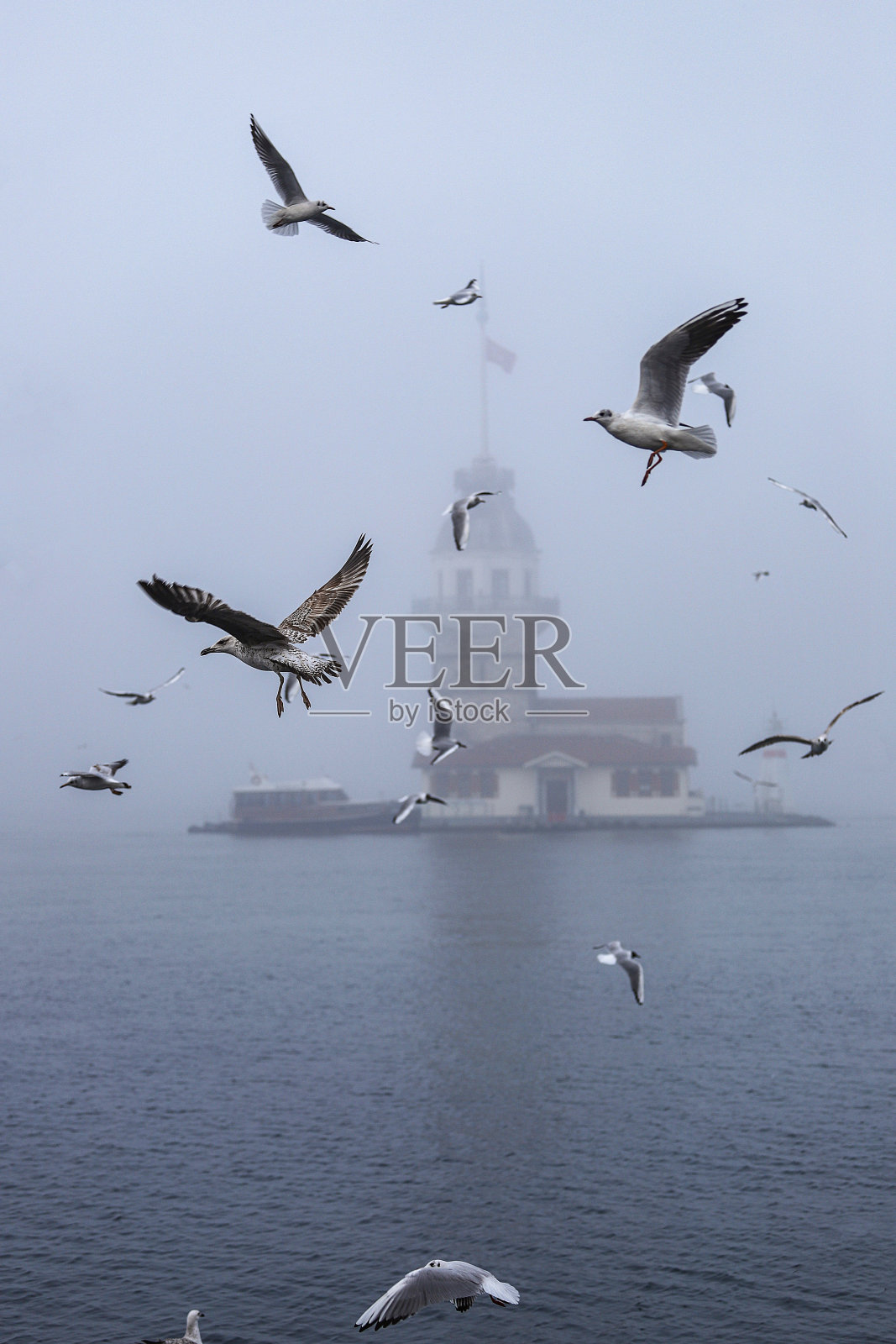 土耳其博斯普鲁斯海峡南部入口处的少女塔照片摄影图片